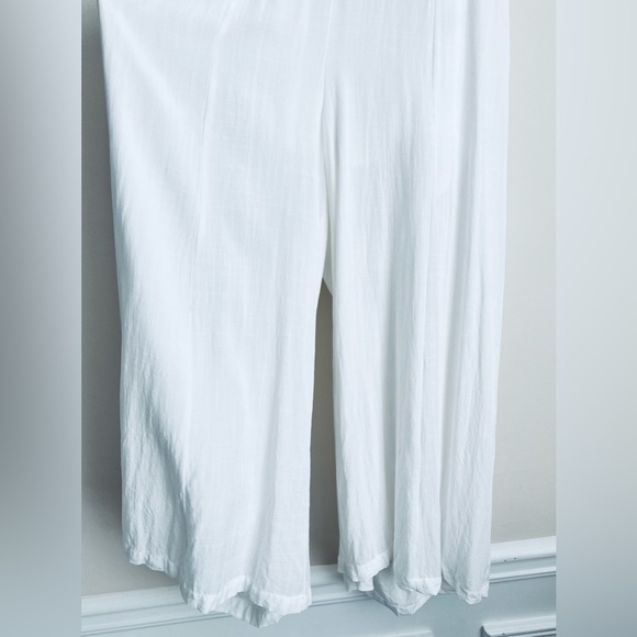 Stolen Hearts white Halter Romper wide leg open back flowy boho summer S - Picture 3 of 11